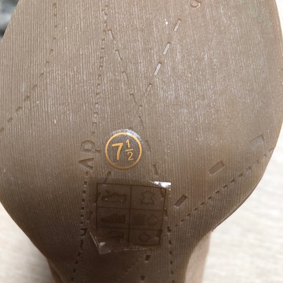 NEW Dolce Vita Beige Suede Ankle Boots with Tassel 7.5 - Picture 7 of 9